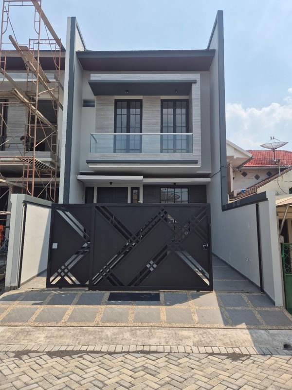 JUAL RUMAH MODERN minimalis SIAP HUNI Manyar Kertoadi, Surabaya Timur