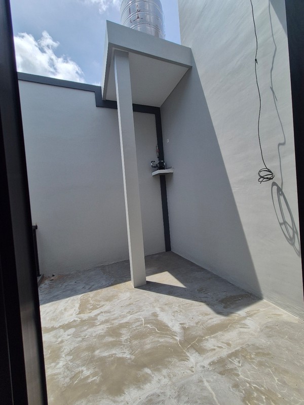 JUAL RUMAH MODERN minimalis SIAP HUNI Manyar Kertoadi, Surabaya Timur