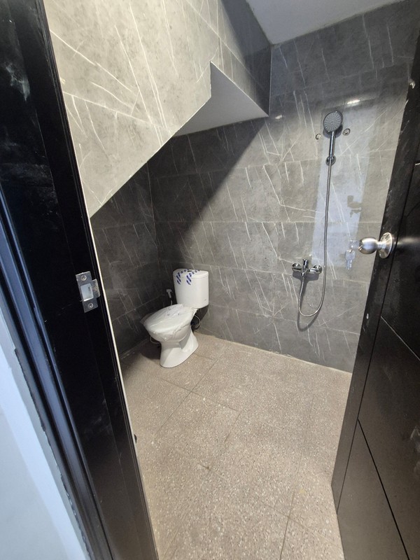 JUAL RUMAH MODERN minimalis SIAP HUNI Manyar Kertoadi, Surabaya Timur