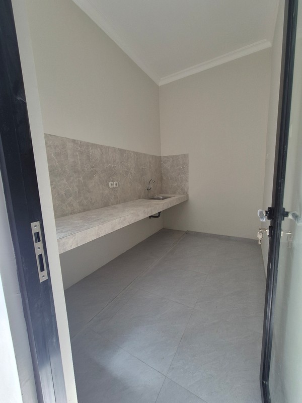 JUAL RUMAH MODERN minimalis SIAP HUNI Manyar Kertoadi, Surabaya Timur