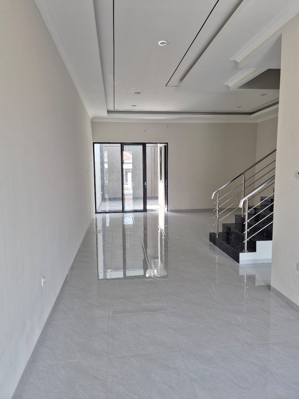 JUAL RUMAH MODERN minimalis SIAP HUNI Manyar Kertoadi, Surabaya Timur