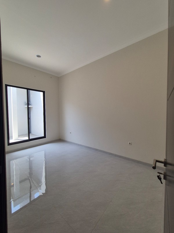 JUAL RUMAH MODERN minimalis SIAP HUNI Manyar Kertoadi, Surabaya Timur