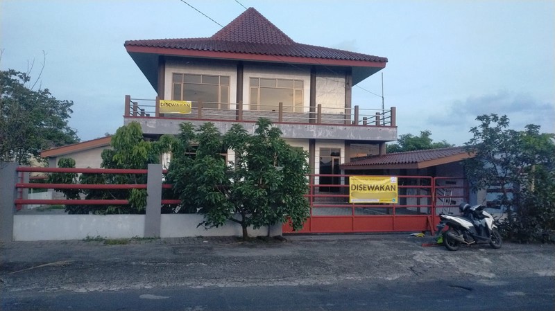 Disewakan Tempat Usaha 2 Lantai di Jalan Sampaan, Berbah, Sleman