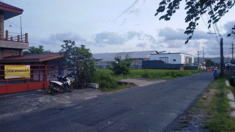 Disewakan Tempat Usaha 2 Lantai di Jalan Sampaan, Berbah, Sleman