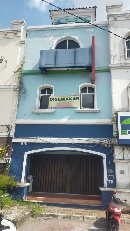 Disewakan Eksklusif Ruko 3 Lantai di Ruko Caragrande, Tepi Ring Road Utara, Sleman