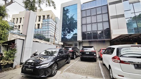 Disewa Ruko strategis ex. Bank, rapi siap pakai, sebrang halte Transjakarta, dekat Tugu Tani, Kwitang Raya, Senen