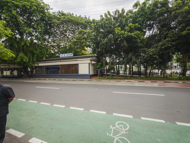 Disewa Ruko strategis ex. Bank, rapi siap pakai, sebrang halte Transjakarta, dekat Tugu Tani, Kwitang Raya, Senen