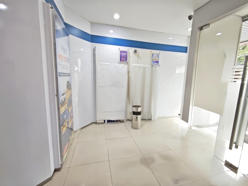 Disewa Ruko strategis ex. Bank, rapi siap pakai, sebrang halte Transjakarta, dekat Tugu Tani, Kwitang Raya, Senen