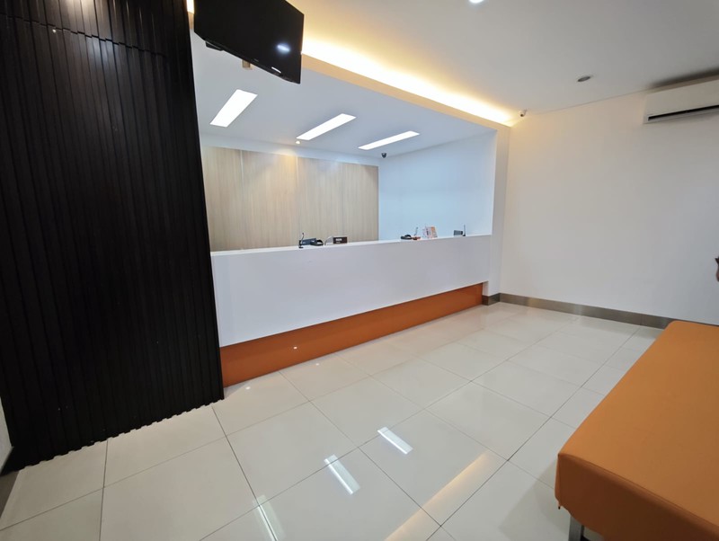 Disewa Ruko strategis ex. Bank, rapi siap pakai, sebrang halte Transjakarta, dekat Tugu Tani, Kwitang Raya, Senen