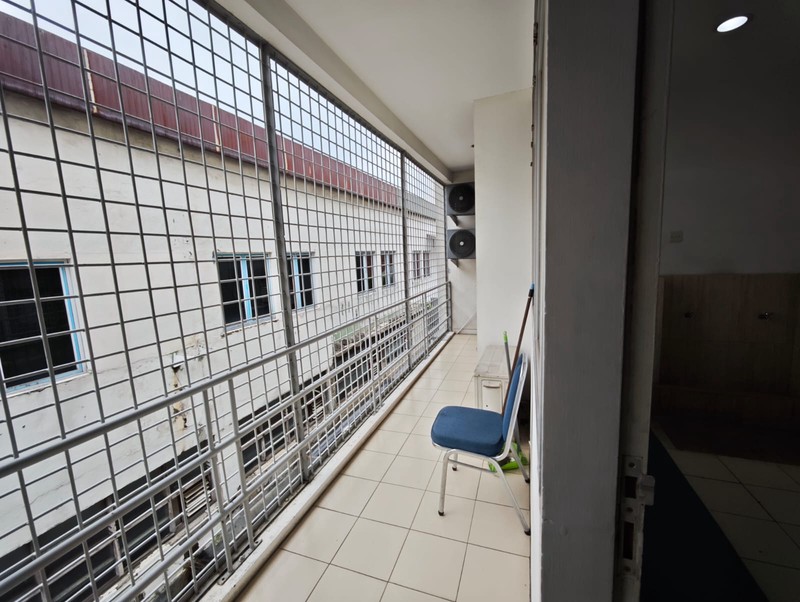 Disewa Ruko strategis ex. Bank, rapi siap pakai, sebrang halte Transjakarta, dekat Tugu Tani, Kwitang Raya, Senen