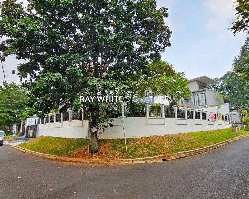 Dijual Rumah Mewah Siap Huni di Jl. Duta Permai III