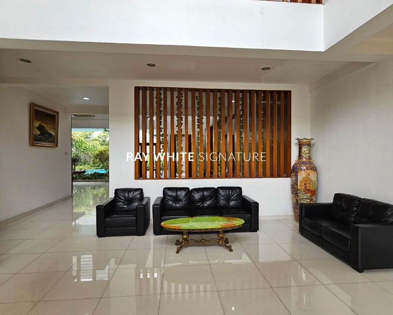 Dijual Rumah Mewah Siap Huni di Jl. Duta Permai III