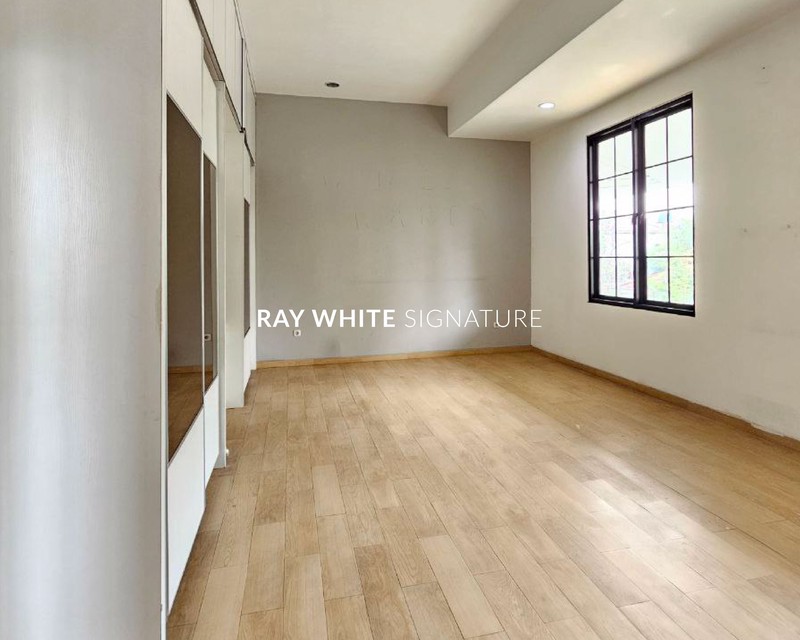 Dijual Rumah Mewah Siap Huni di Jl. Duta Permai III