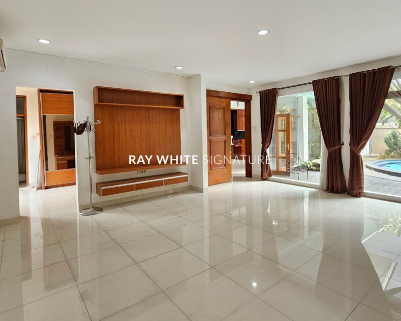 Dijual Rumah Mewah Siap Huni di Jl. Duta Permai III