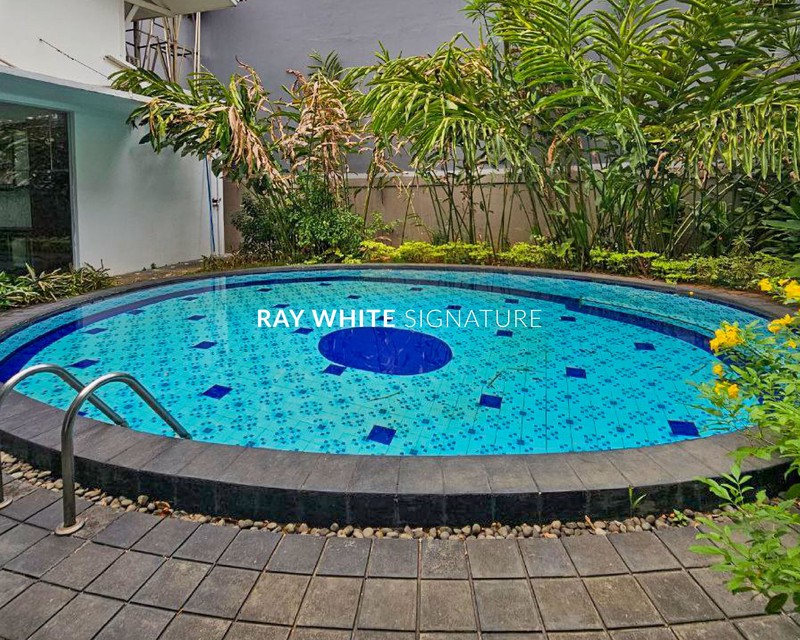 Dijual Rumah Mewah Siap Huni di Jl. Duta Permai III