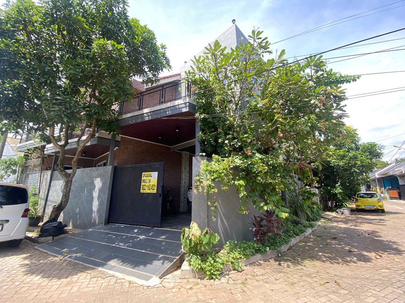 RUMAH CANTIK MINIMALIS, POSISI HOEK DI GRAND NUSA INDAH CILEUNGSI