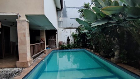 Rumah dengan Kolam Renang didalam Lokasi Tebet Jakarta Selatan LT 440 LB 400 SHM