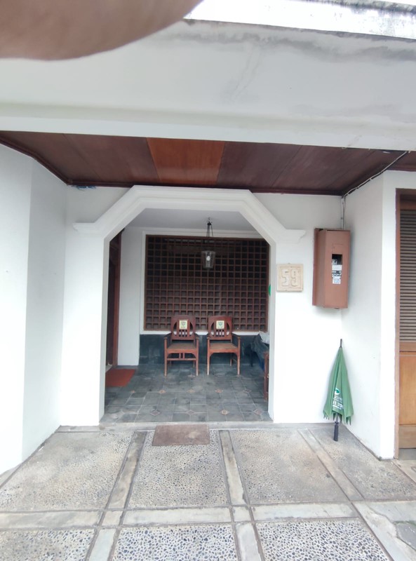 Rumah dengan Kolam Renang didalam Lokasi Tebet Jakarta Selatan LT 440 LB 400 SHM