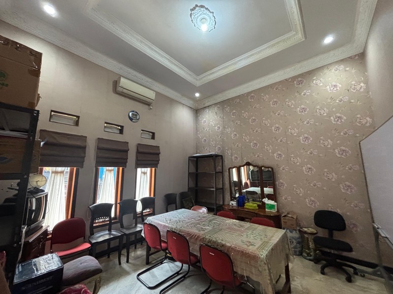Rumah Besar 2 Lantai di Jl. Raya Bogor Kramatjati Jak Tim
