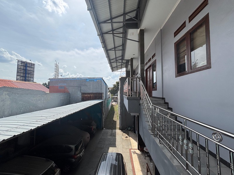 Rumah Besar 2 Lantai di Jl. Raya Bogor Kramatjati Jak Tim