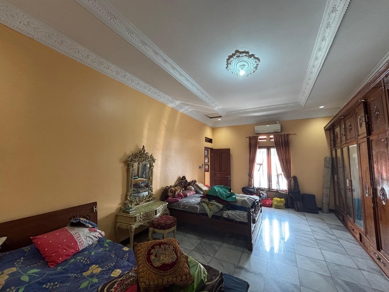 Rumah Besar 2 Lantai di Jl. Raya Bogor Kramatjati Jak Tim