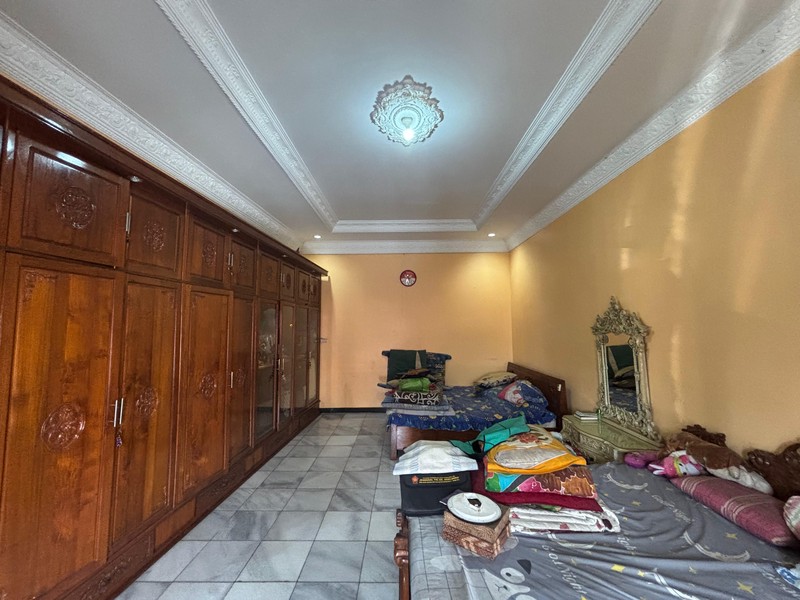 Rumah Besar 2 Lantai di Jl. Raya Bogor Kramatjati Jak Tim