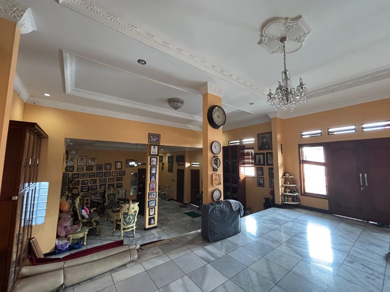 Rumah Besar 2 Lantai di Jl. Raya Bogor Kramatjati Jak Tim