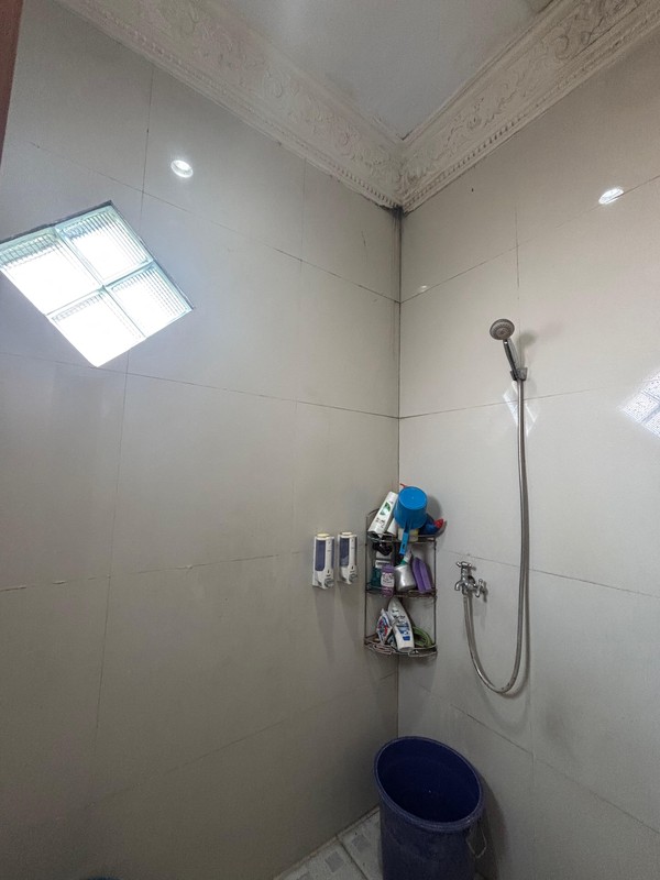 Rumah Besar 2 Lantai di Jl. Raya Bogor Kramatjati Jak Tim