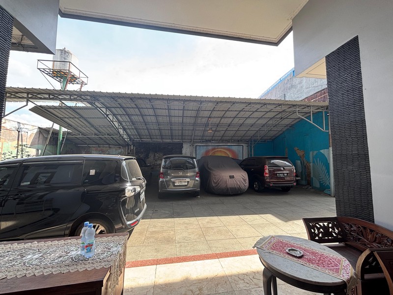 Rumah Besar 2 Lantai di Jl. Raya Bogor Kramatjati Jak Tim