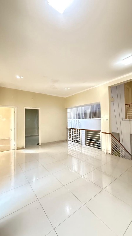 Rumah Bagus di Bintaro Jaya dengan KT 4+1 KM 3+1 Surat SHM @Sektor 7