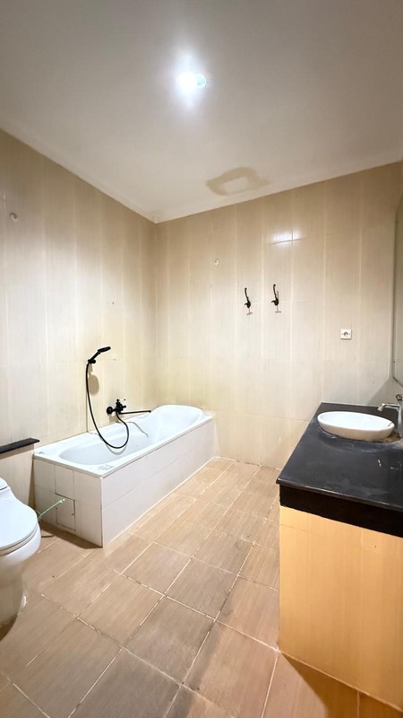 Rumah Bagus di Bintaro Jaya dengan KT 4+1 KM 3+1 Surat SHM @Sektor 7