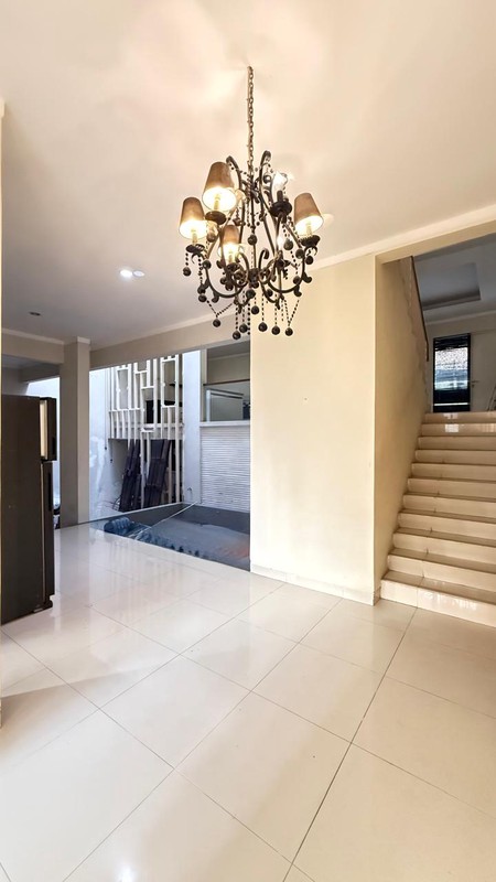 Rumah Bagus di Bintaro Jaya dengan KT 4+1 KM 3+1 Surat SHM @Sektor 7