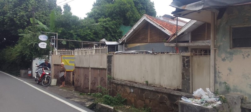 Rumah Hitung Tanah, LT 720 m2 Cocok Dijadikan Kos2an Dekat Mal PGC, Di Kramat Jati