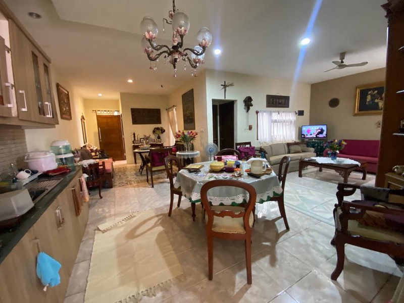 Rumah Terawat 1 Lantai Dengan Ruang Luas di Cinere Dekat Tol Desari