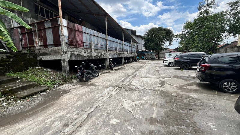  Disewakan Ruko 2 Lantai Dengan Area Parkir Luas Di Jalan Utama Magelang.