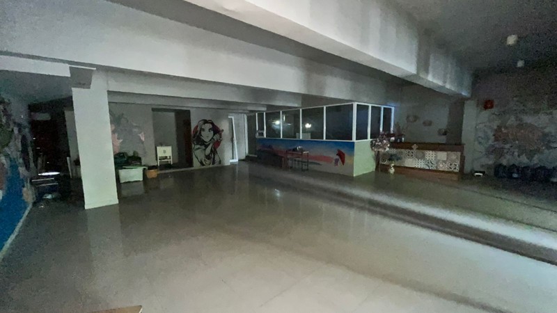  Disewakan Ruko 2 Lantai Dengan Area Parkir Luas Di Jalan Utama Magelang.