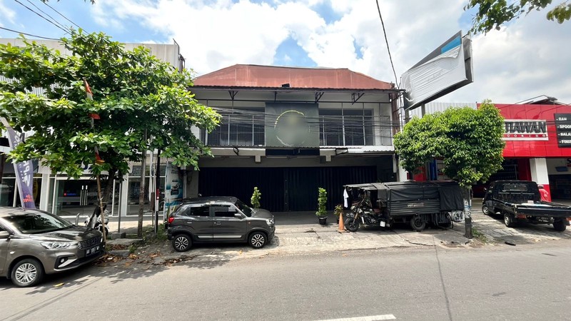  Disewakan Ruko 2 Lantai Dengan Area Parkir Luas Di Jalan Utama Magelang.