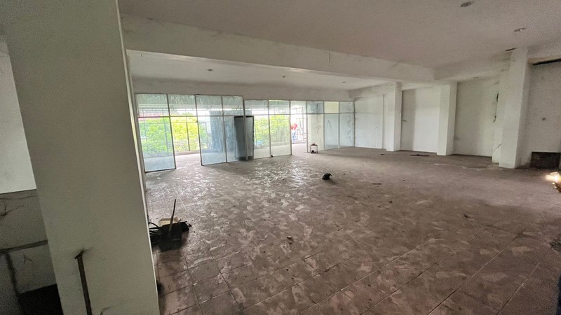  Disewakan Ruko 2 Lantai Dengan Area Parkir Luas Di Jalan Utama Magelang.