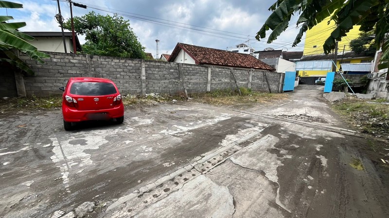  Disewakan Ruko 2 Lantai Dengan Area Parkir Luas Di Jalan Utama Magelang.