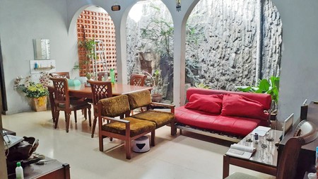 Rumah Nyaman di Bintaro Sektor 1 - Lokasi Strategis & Lingkungan Asri