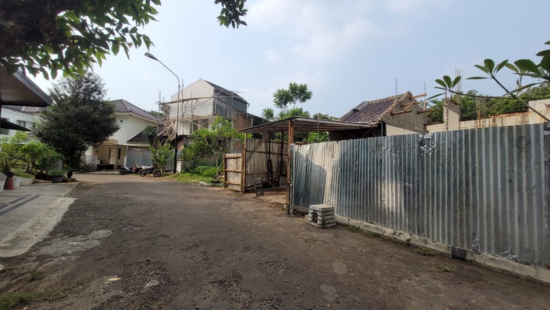 Rumah Siap Huni ada Pool di dalam nya dengan Hunian Nyaman dan Asri di Bintaro Sektor 9