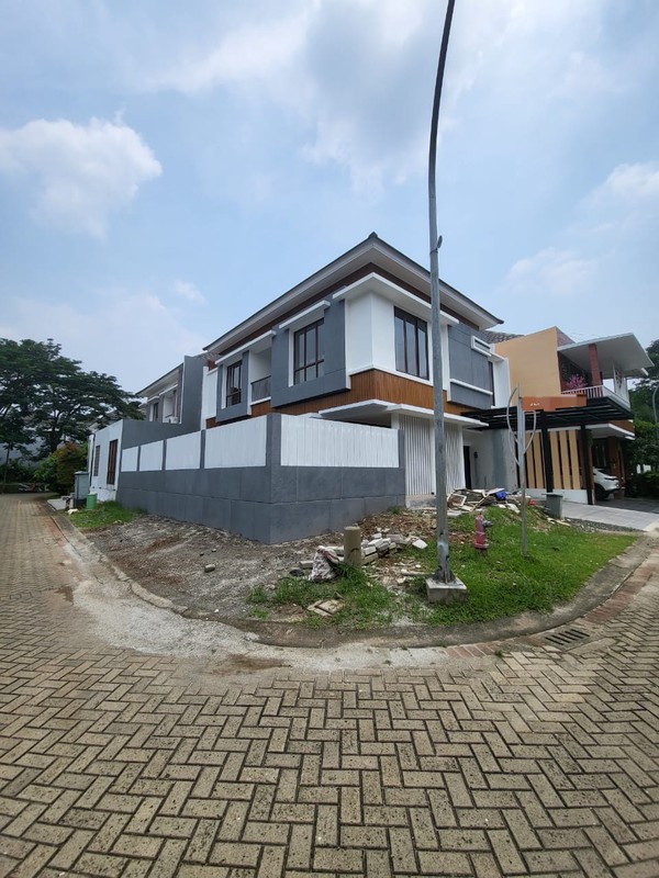 Rumah Bagus Siap Huni Asri ada Pool di Discovery Fiore, Bintaro Jaya Sektor 9