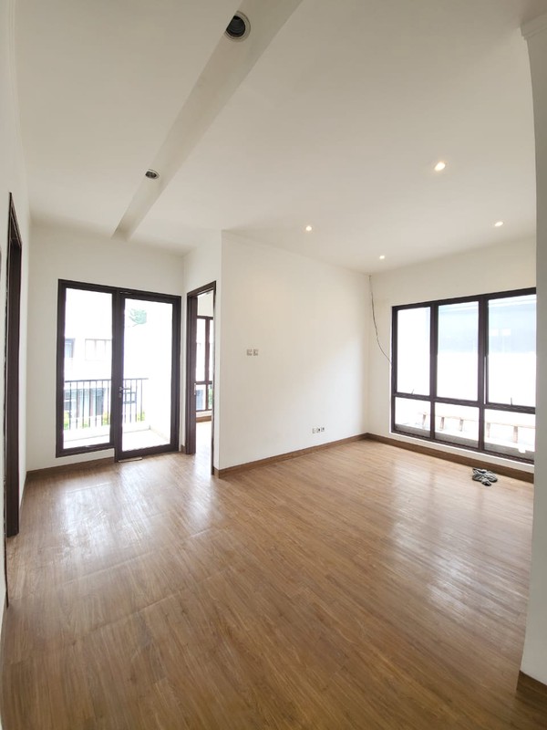 Rumah Bagus Siap Huni Asri ada Pool di Discovery Fiore, Bintaro Jaya Sektor 9