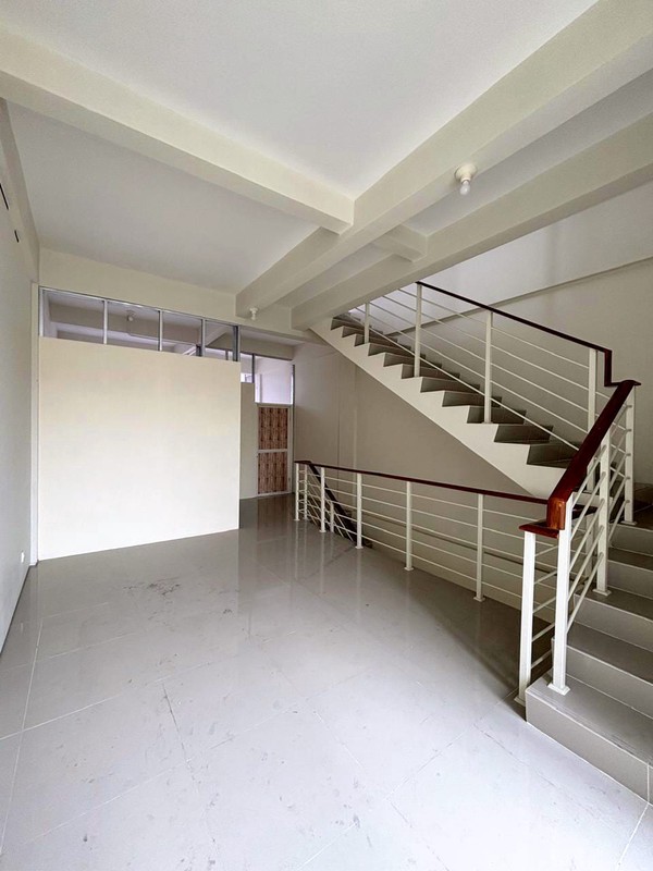 Disewakan Ruko North West Boulevard Nv7 Surabaya Barat - 3 Lantai - Parkiran Luas Dekat Sekolah Citra Kasih, Sport Center, Bukit Palma Citraland, Sekolah Citra Bekat