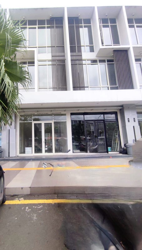 Disewakan Ruko North West Boulevard Nv7 Surabaya Barat - 3 Lantai - Parkiran Luas Dekat Sekolah Citra Kasih, Sport Center, Bukit Palma Citraland, Sekolah Citra Bekat