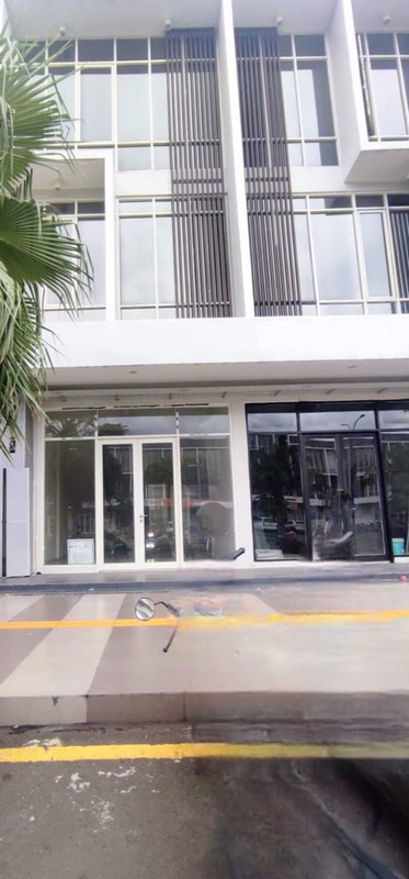 Disewakan Ruko North West Boulevard Nv7 Surabaya Barat - 3 Lantai - Parkiran Luas Dekat Sekolah Citra Kasih, Sport Center, Bukit Palma Citraland, Sekolah Citra Bekat