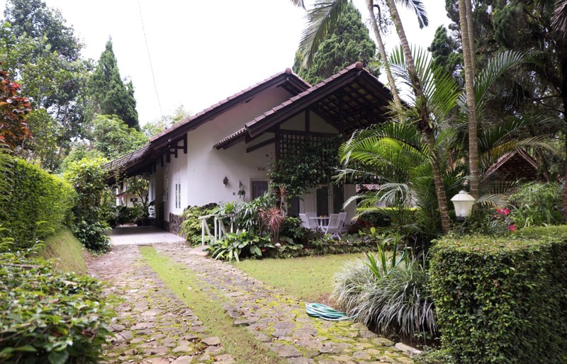 Dijual Rumah Villa Grand Trawas blok D- Mojokerto JATIM - dekat Grand Whiz -BARU RenoV Desain Attic Room 1 Lantai Full Furnished Modern 