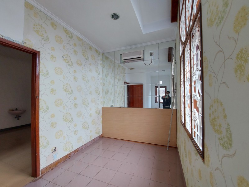 Rumah hoek 2 lantai 4 kamar, 3 WC di Taman Sunter Agung 2, Papanggo