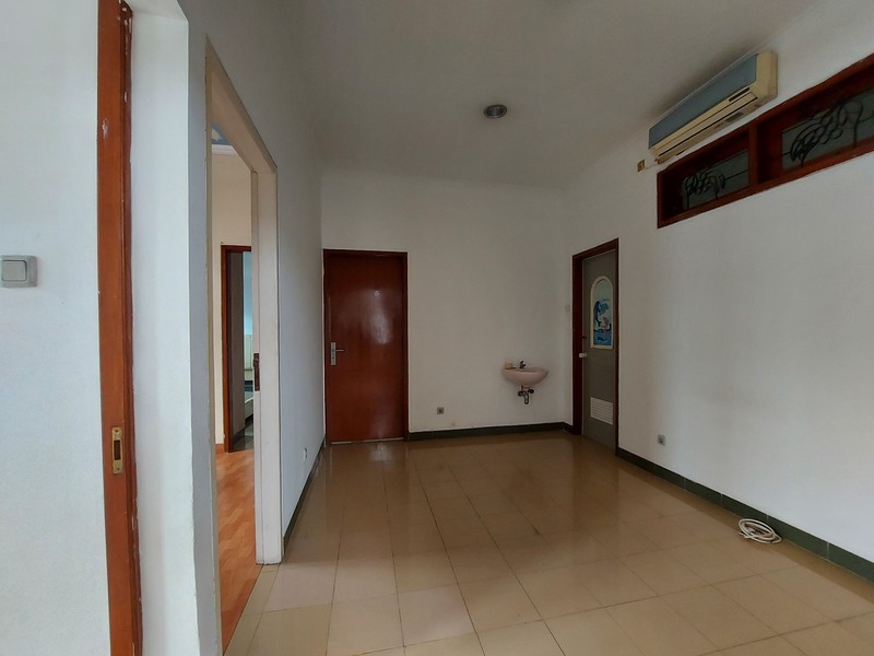 Rumah hoek 2 lantai 4 kamar, 3 WC di Taman Sunter Agung 2, Papanggo