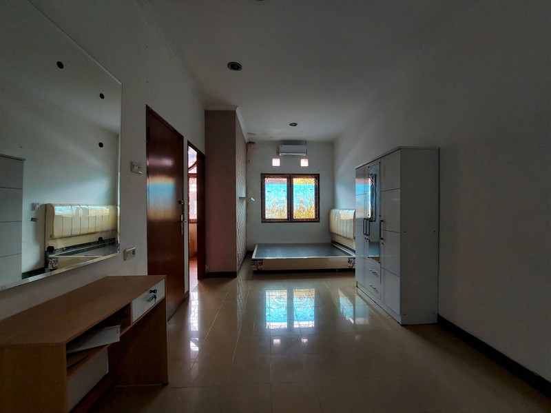 Rumah hoek 2 lantai 4 kamar, 3 WC di Taman Sunter Agung 2, Papanggo